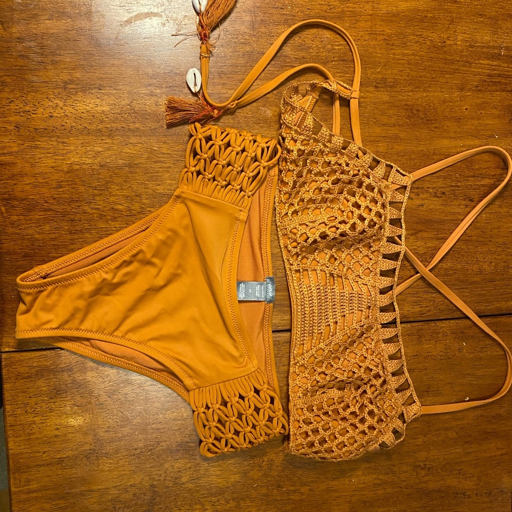 Arie crochet bikini